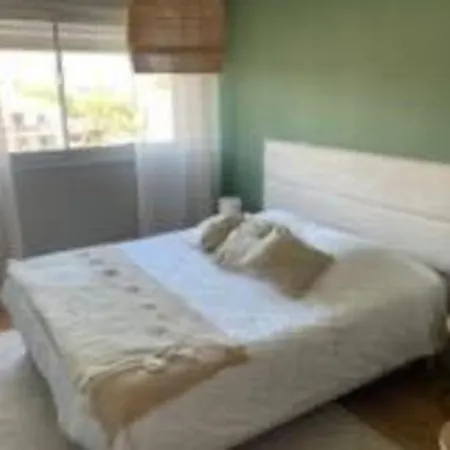 Apartmán Renovated - 2 Bedrooms With Balcony