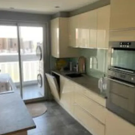 Apartmán Renovated - 2 Bedrooms With Balcony Antibes