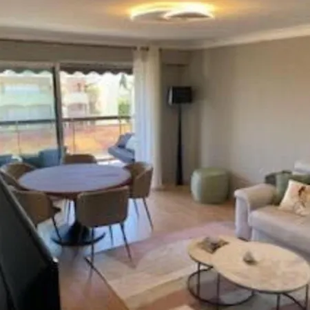 Renovated - 2 Bedrooms With Balcony Antibes